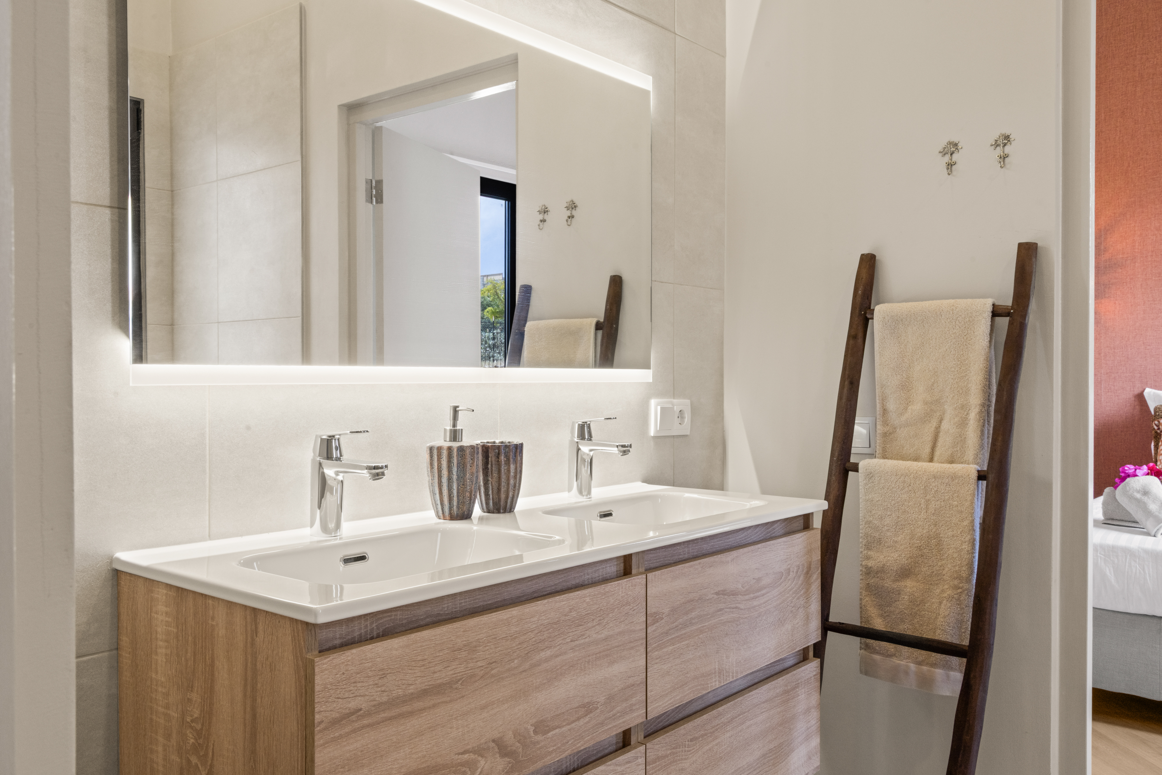 Bathroom sink detail
